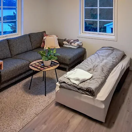 4 Bedroom Cozy In Hol I Tjeldsund Holiday home *