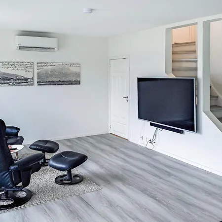 4 Bedroom Cozy In Hol I Tjeldsund * Dragland