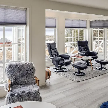 4 Bedroom Cozy In Hol I Tjeldsund Casa de Férias
