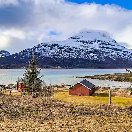 4 Bedroom Cozy In Hol I Tjeldsund Casa de Férias *