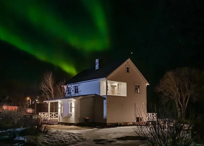 4 Bedroom Cozy In Hol I Tjeldsund Dragland