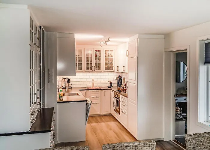 4 Bedroom Cozy In Hol I Tjeldsund *
