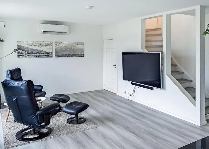 4 Bedroom Cozy In Hol I Tjeldsund * Dragland
