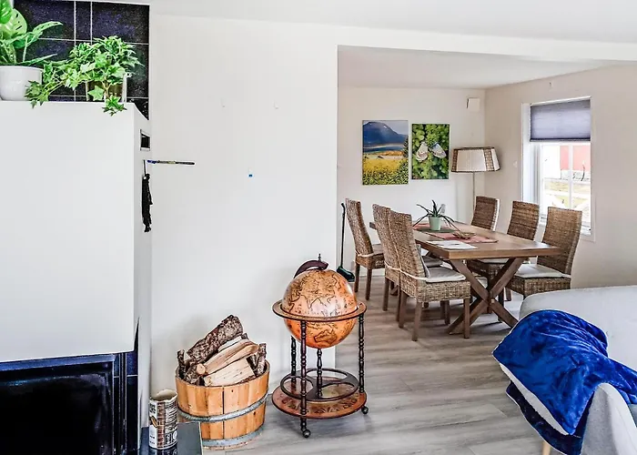 4 Bedroom Cozy In Hol I Tjeldsund בית נופש *