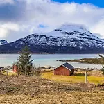 4 Bedroom Cozy In Hol I Tjeldsund بيت للعطل *