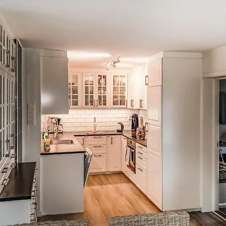 4 Bedroom Cozy In Hol I Tjeldsund *